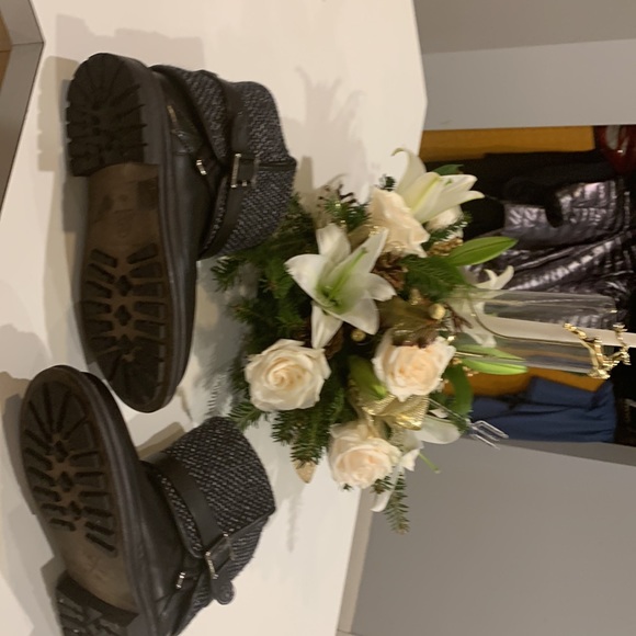 Chanel Collectors Boots FIRM - Picture 10 of 16